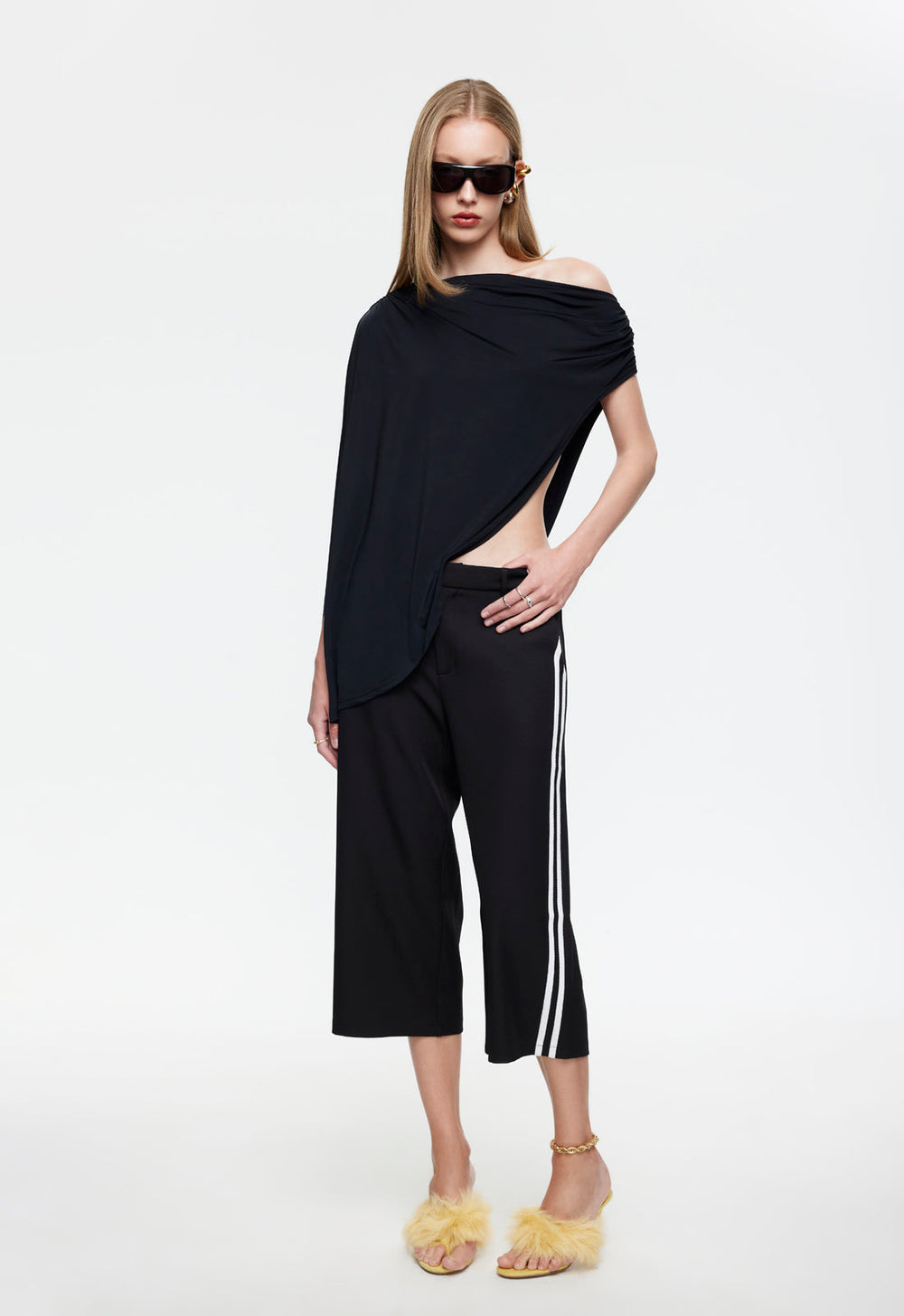 REBORN PONCHO - NOIR Lioness Fashion