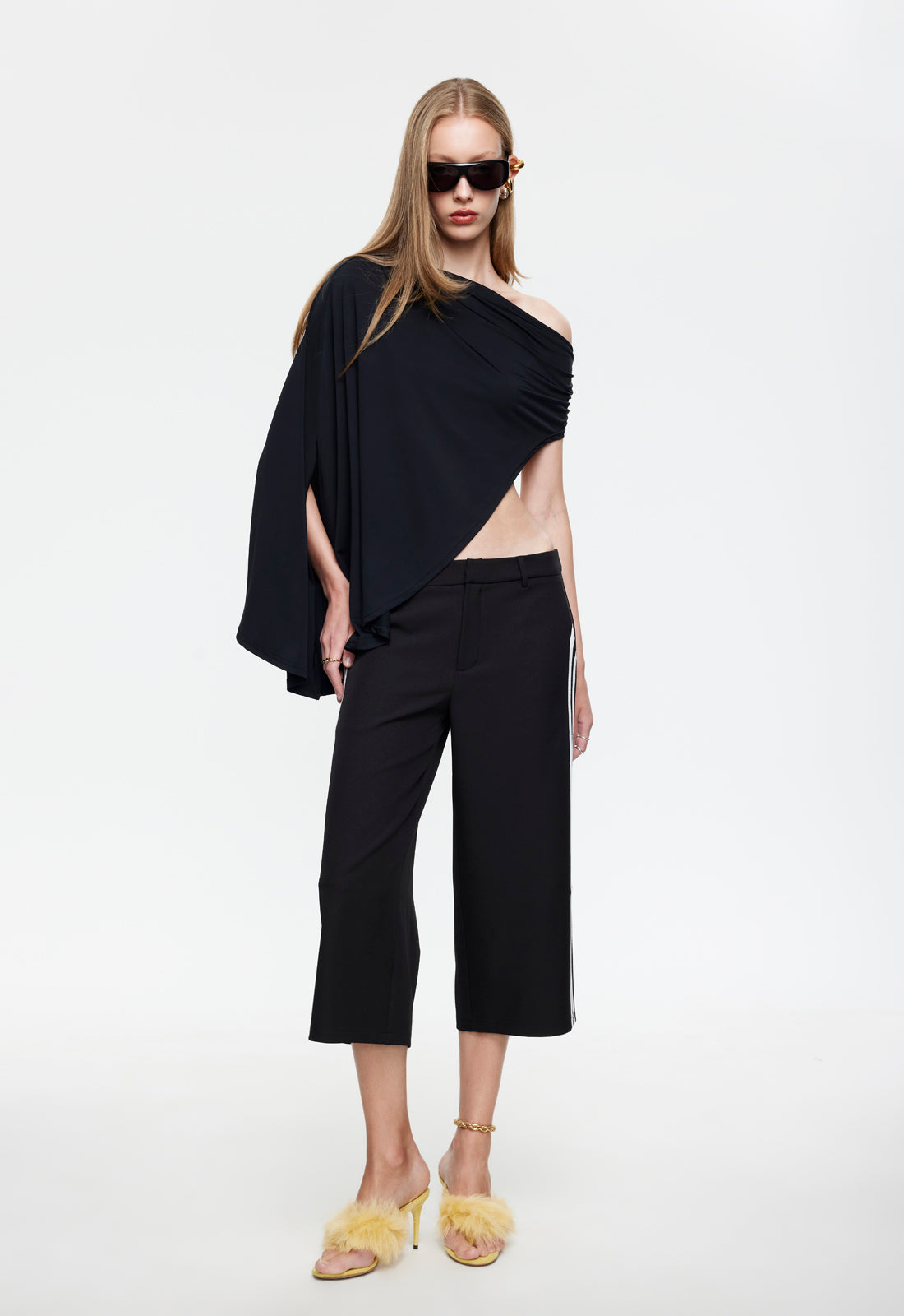 REBORN PONCHO - NOIR Lioness Fashion