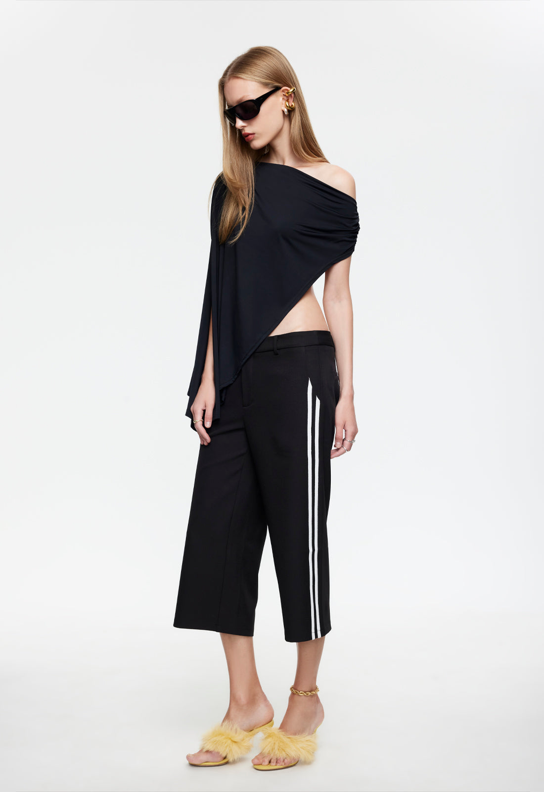 REBORN PONCHO - NOIR Lioness Fashion